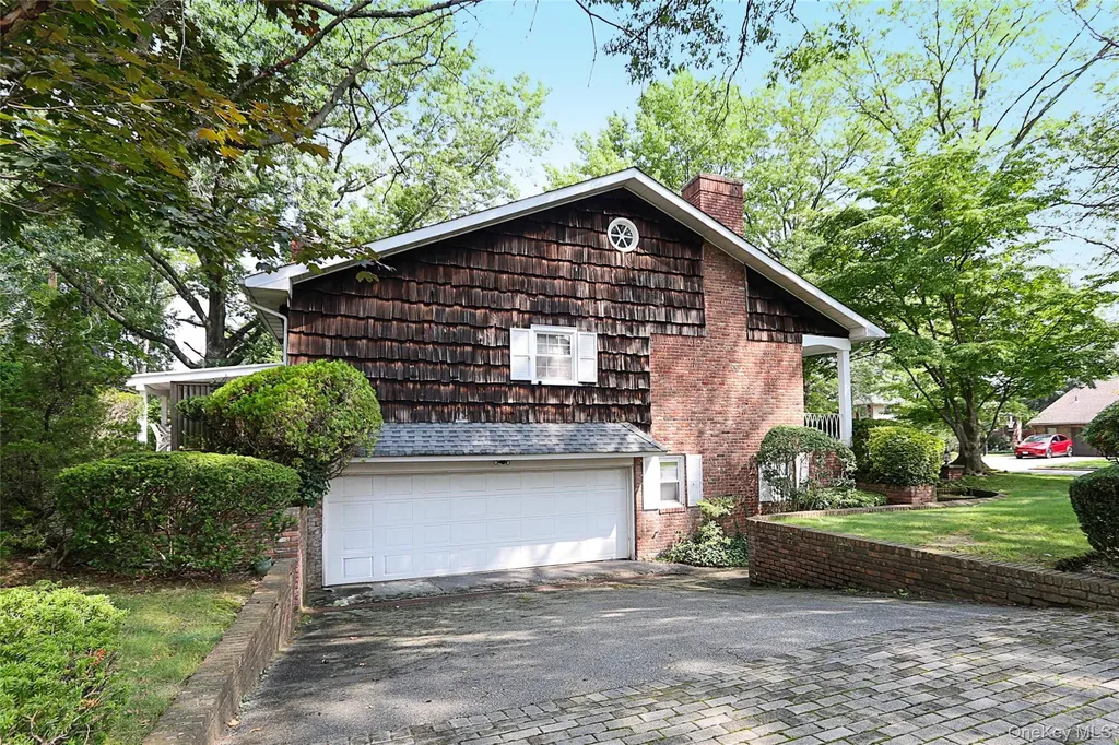 245 Birch Drive Roslyn NY 11576