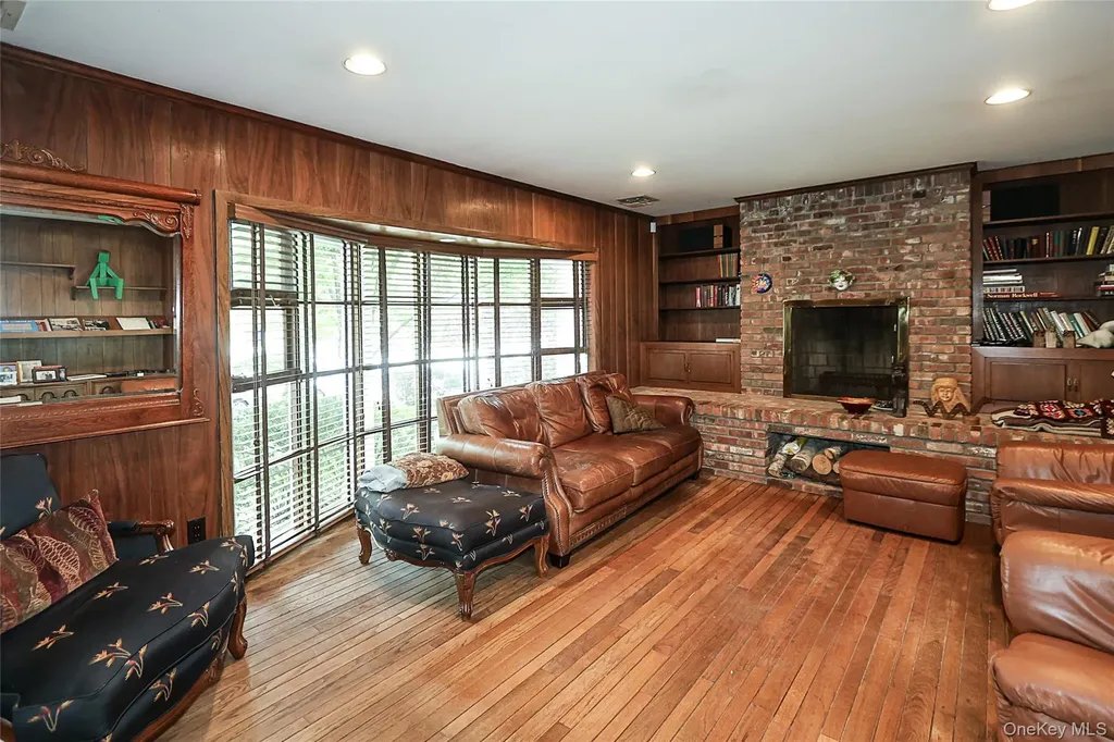 245 Birch Drive Roslyn NY 11576
