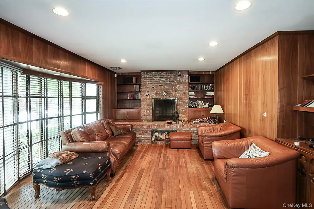 245 Birch Drive Roslyn NY 11576