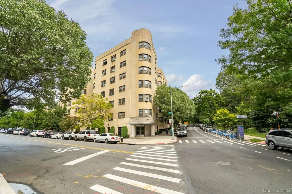 190 E Mosholu Parkway S Bronx NY 10458
