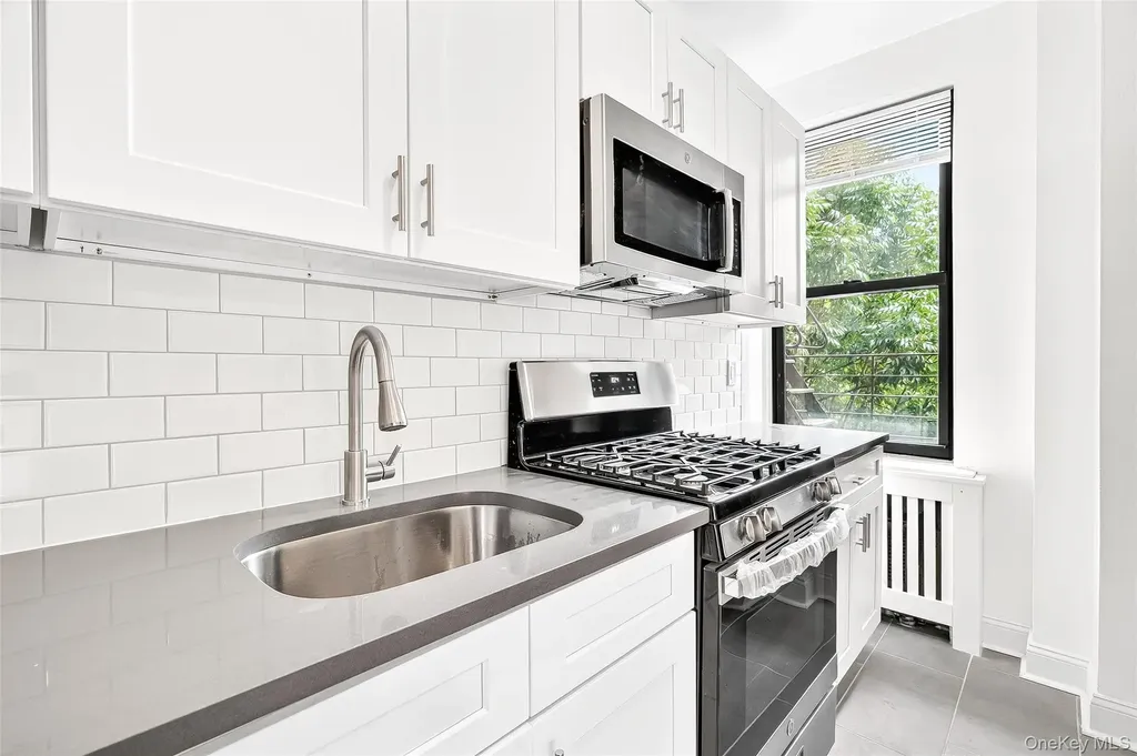 190 E Mosholu Parkway S Bronx NY 10458