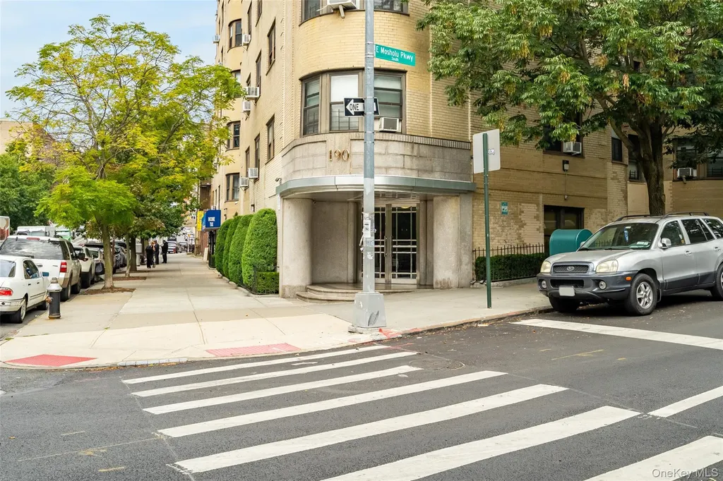 190 E Mosholu Parkway S Bronx NY 10458