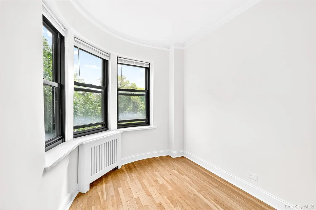 190 E Mosholu Parkway S Bronx NY 10458