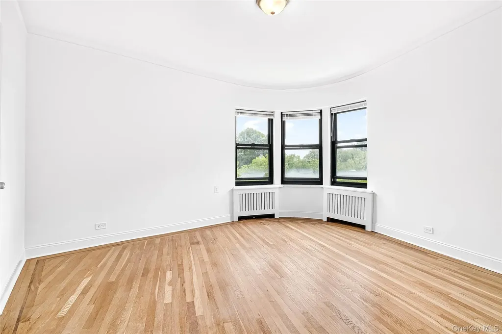 190 E Mosholu Parkway S Bronx NY 10458