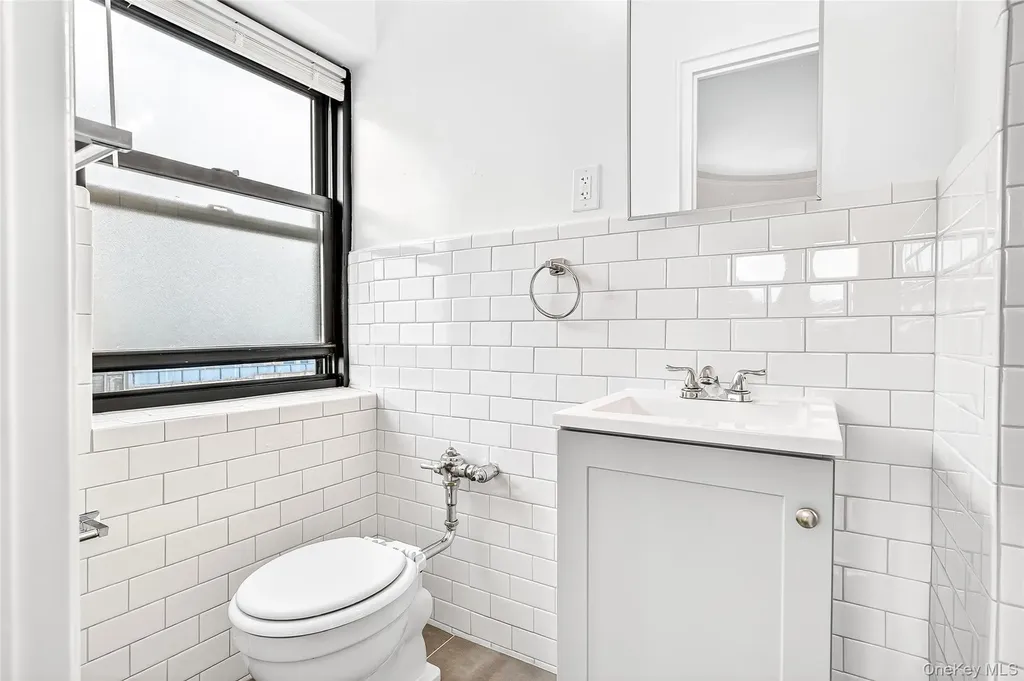 190 E Mosholu Parkway S Bronx NY 10458
