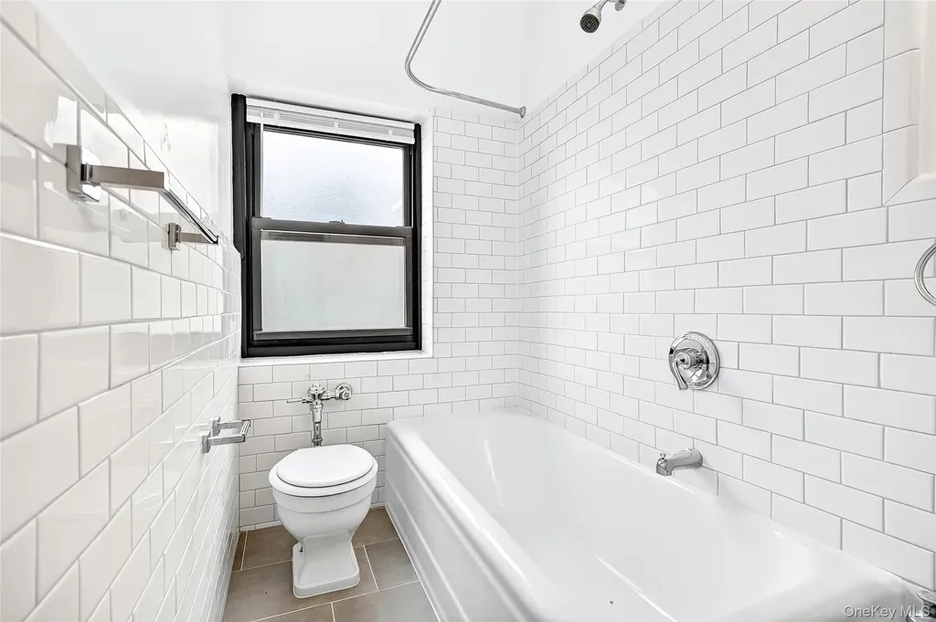 190 E Mosholu Parkway S Bronx NY 10458
