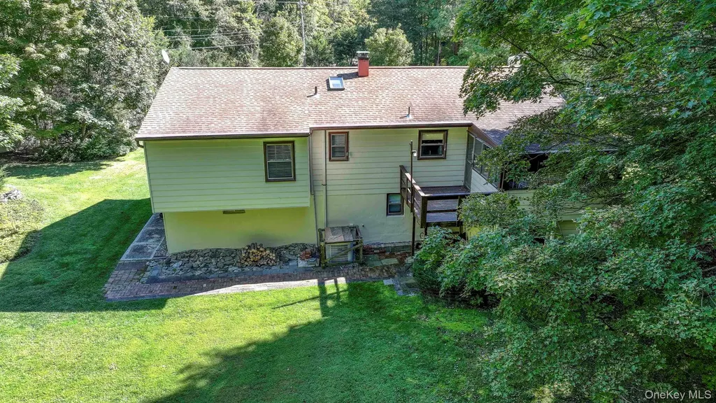 2 Myers Lane Hyde Park NY 12538
