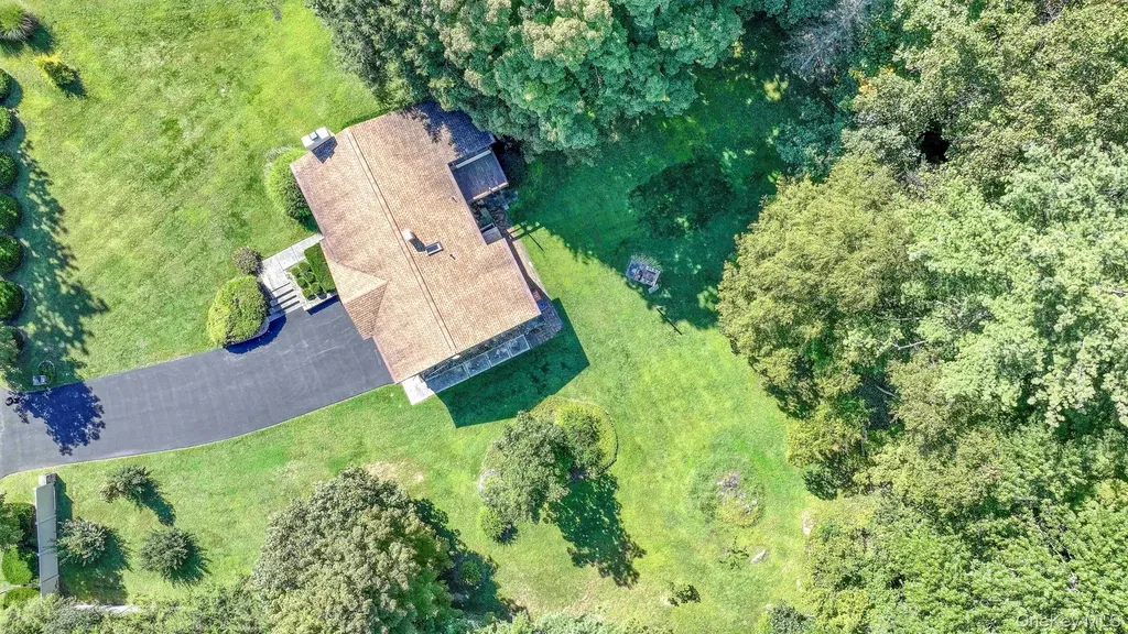 2 Myers Lane Hyde Park NY 12538