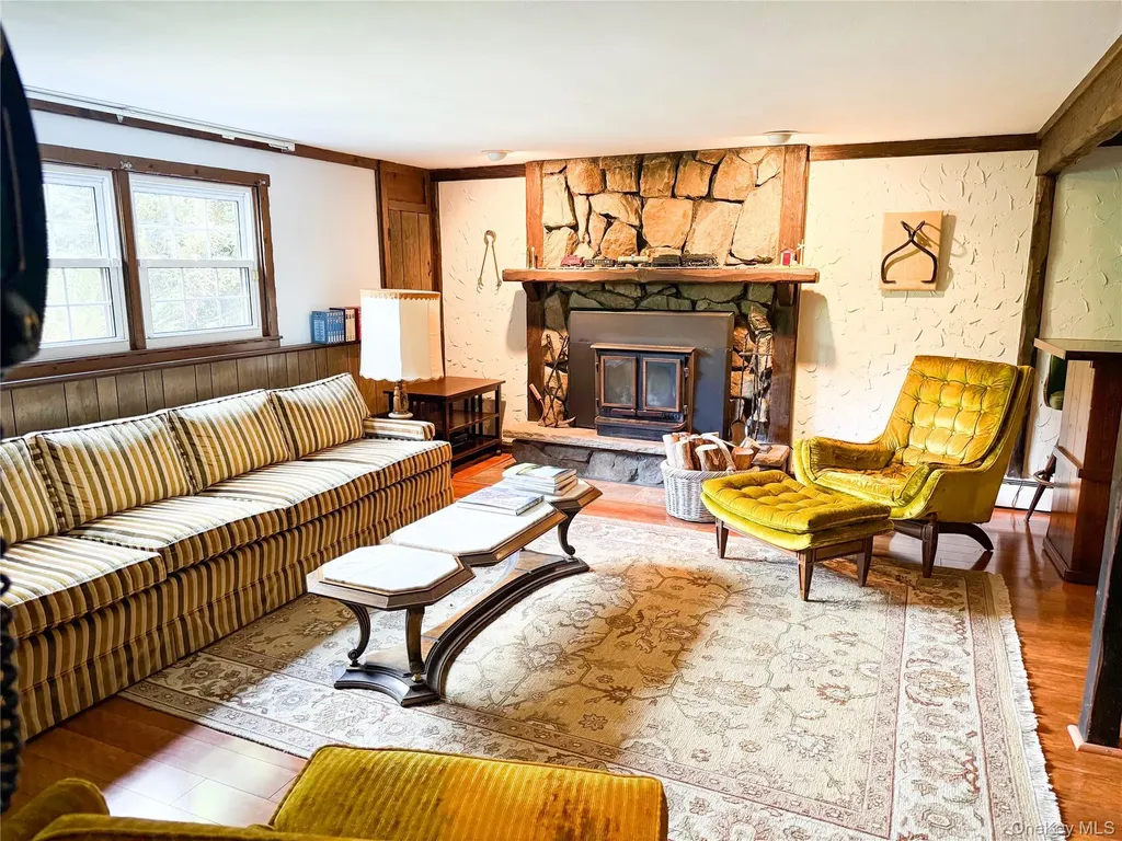 2 Myers Lane Hyde Park NY 12538