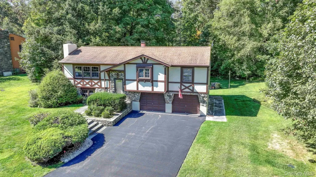2 Myers Lane Hyde Park NY 12538