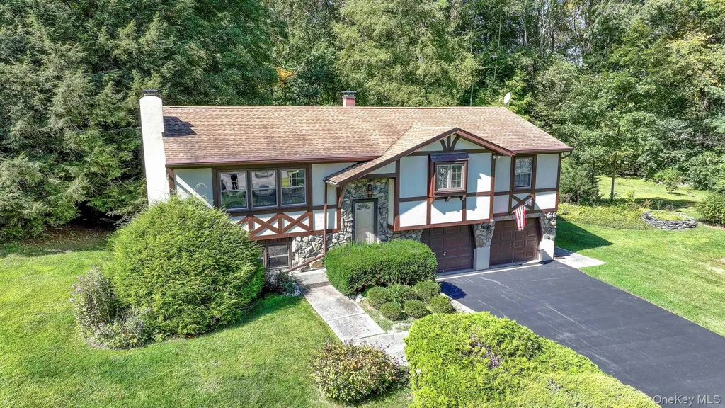 2 Myers Lane Hyde Park NY 12538