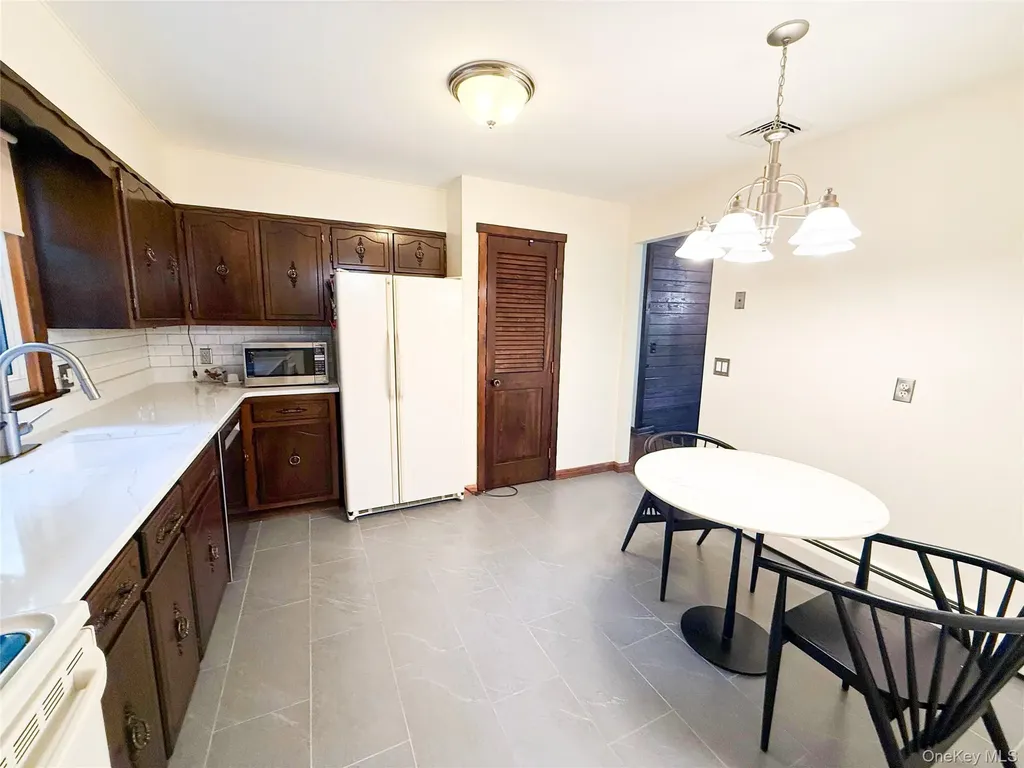 2 Myers Lane Hyde Park NY 12538