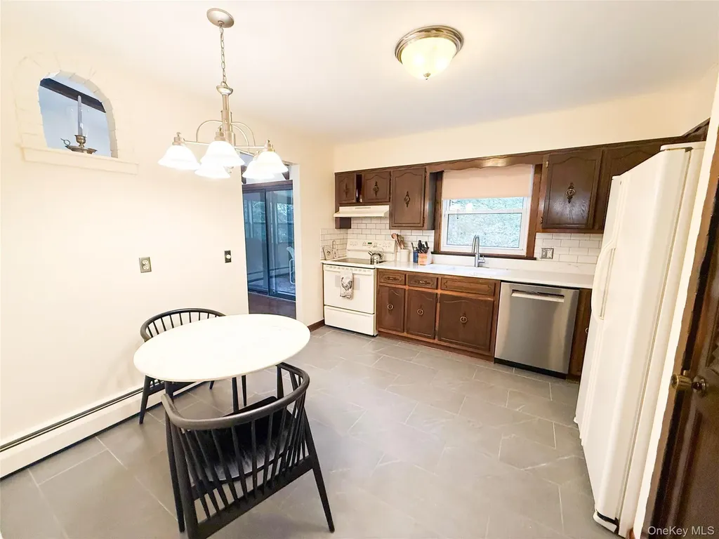2 Myers Lane Hyde Park NY 12538