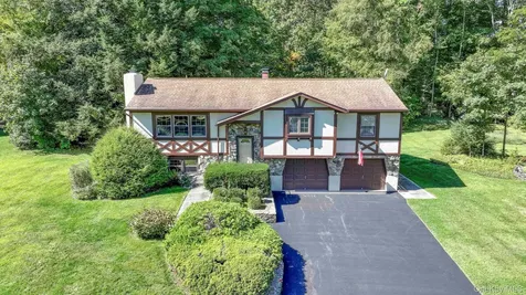 2 Myers Lane Hyde Park NY 12538