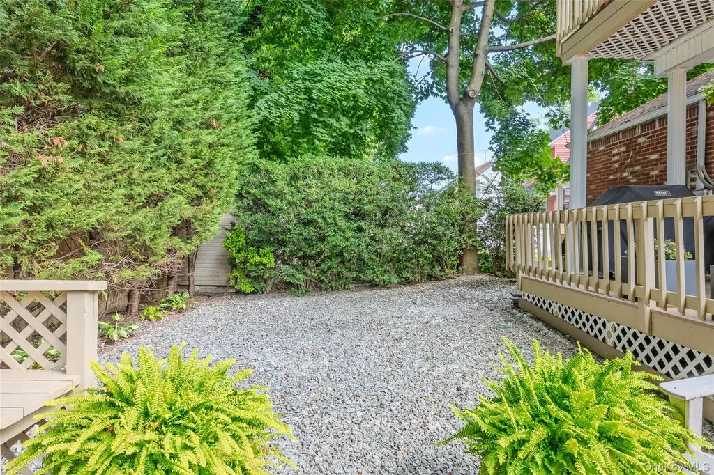 23 Nassau Road Great Neck NY 11021