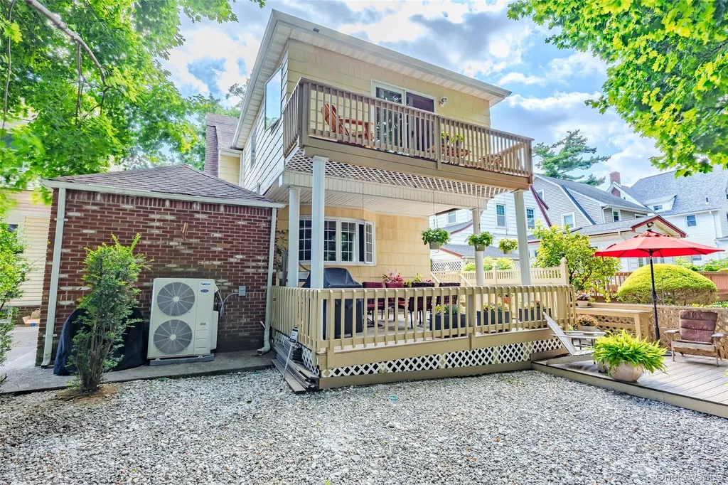23 Nassau Road Great Neck NY 11021