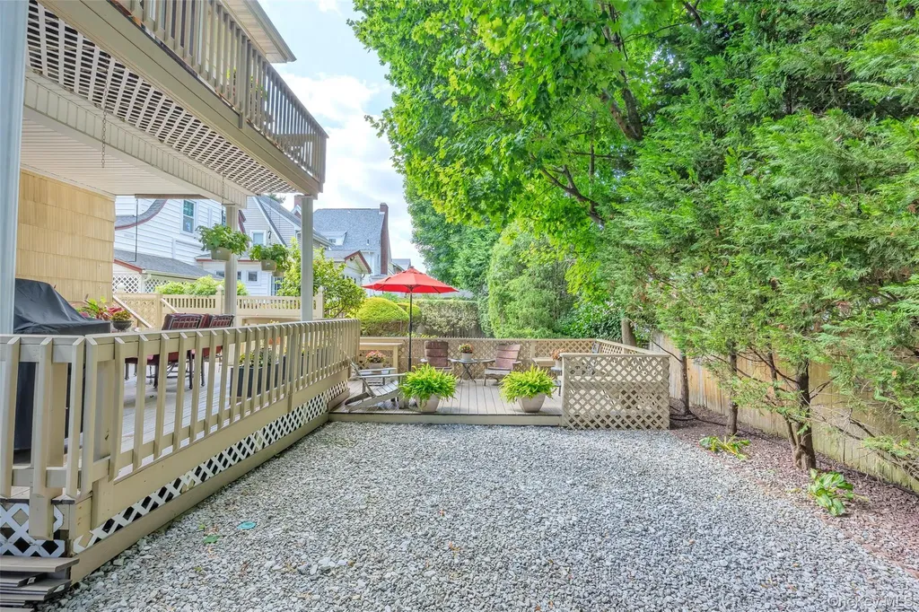 23 Nassau Road Great Neck NY 11021