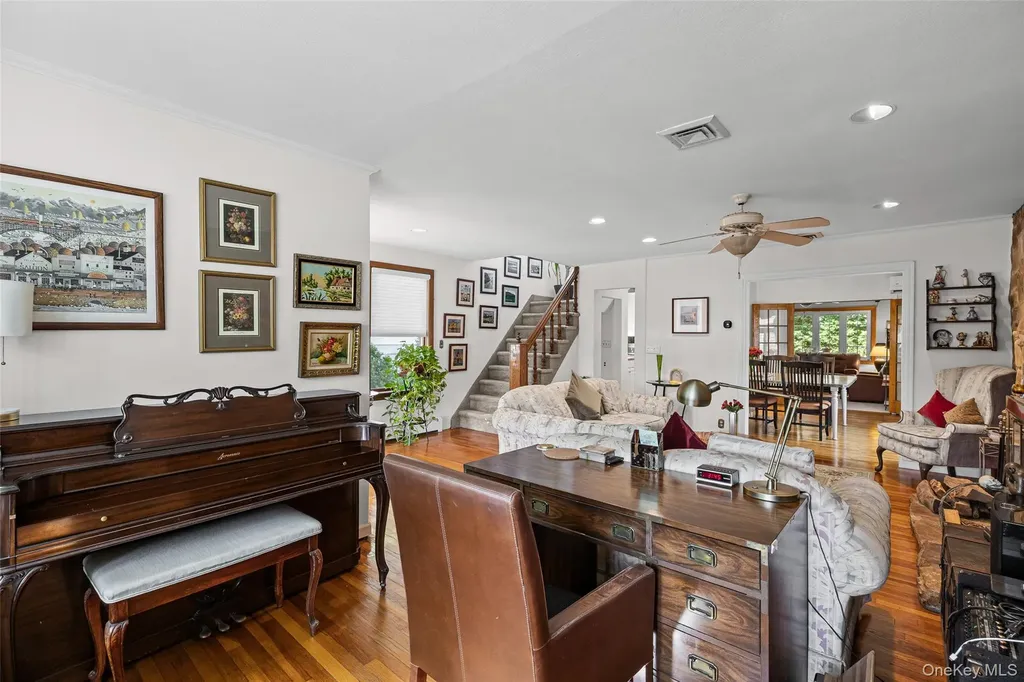 23 Nassau Road Great Neck NY 11021