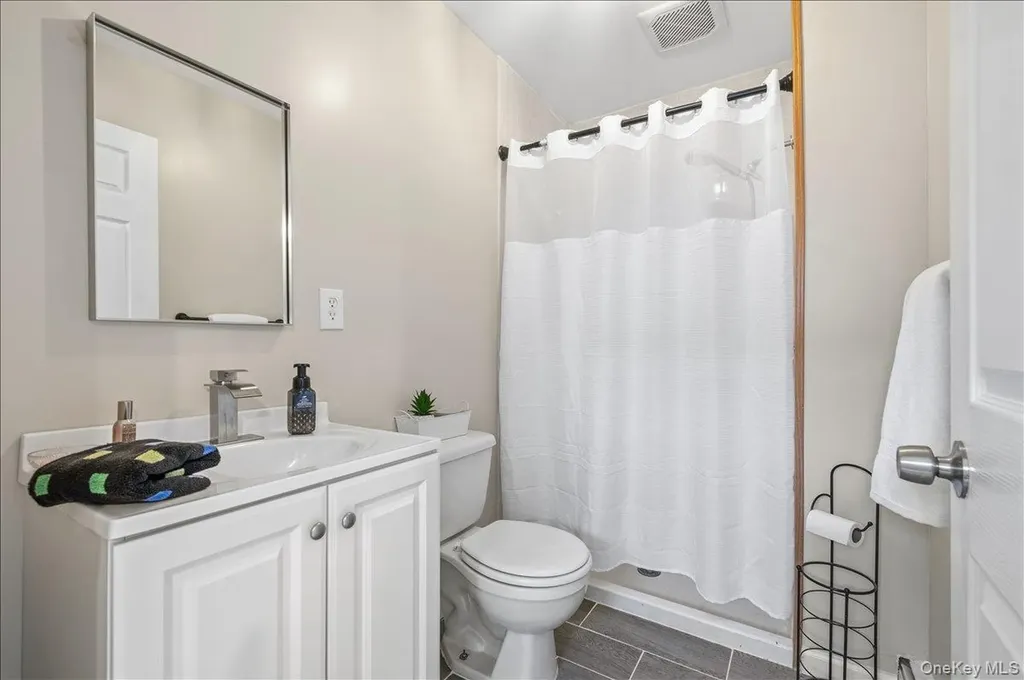 112 King Street Bay Shore NY 11706