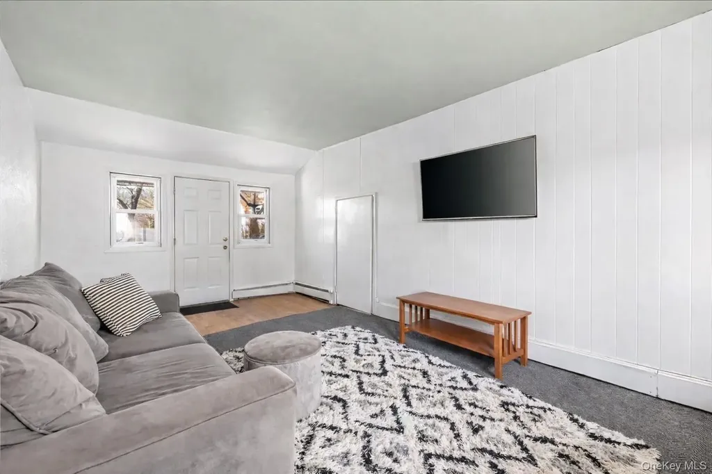 112 King Street Bay Shore NY 11706