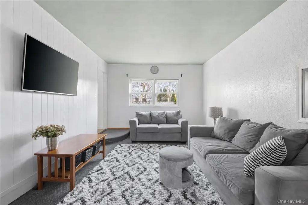 112 King Street Bay Shore NY 11706