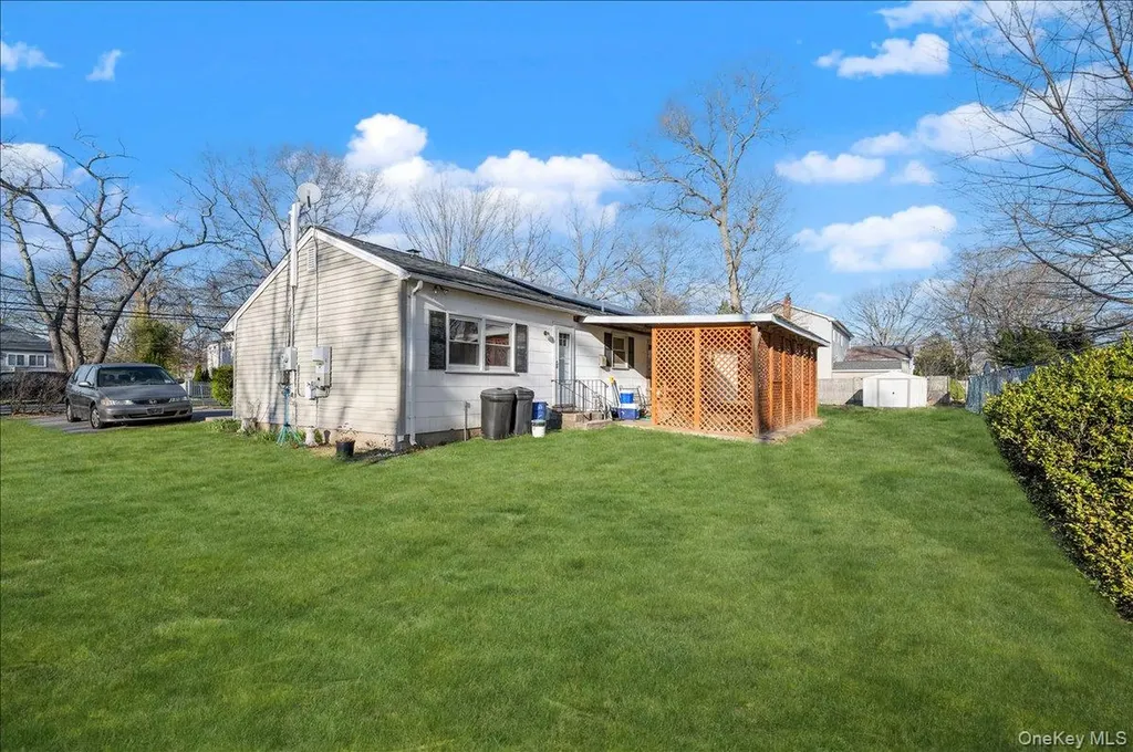 112 King Street Bay Shore NY 11706