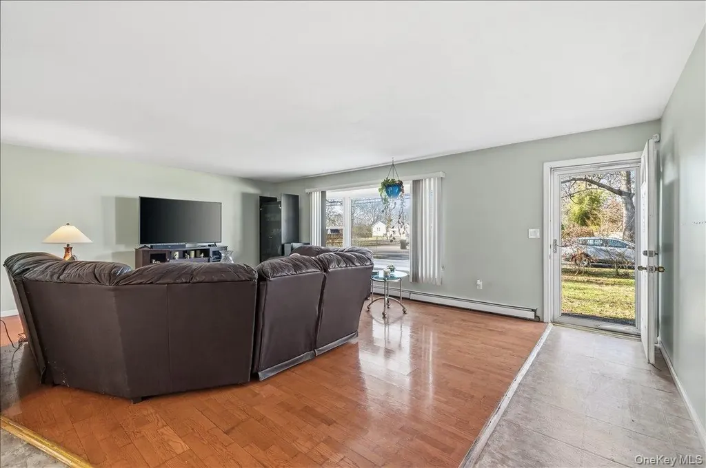 112 King Street Bay Shore NY 11706