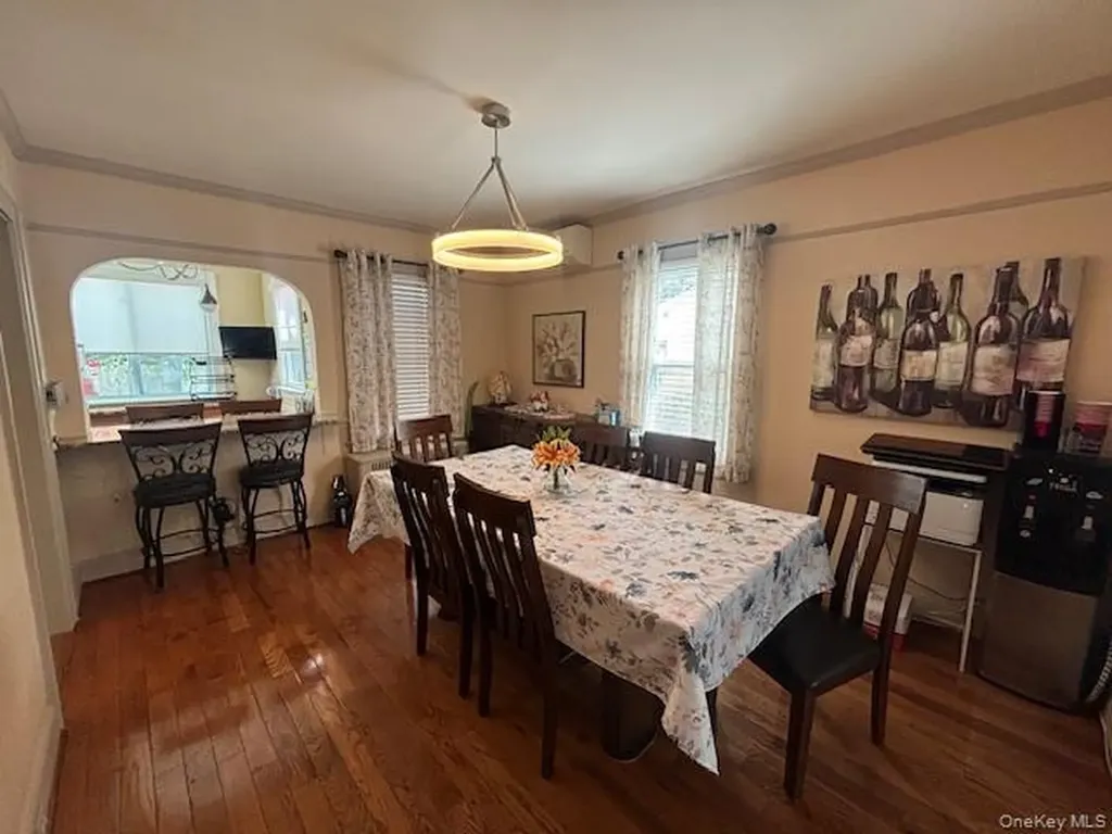 456 Macatee Place Mineola NY 11501