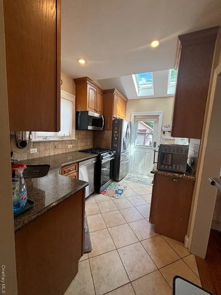 456 Macatee Place Mineola NY 11501