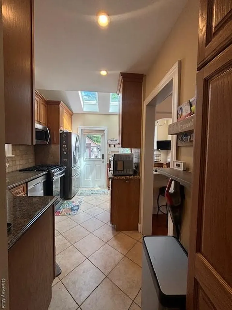 456 Macatee Place Mineola NY 11501