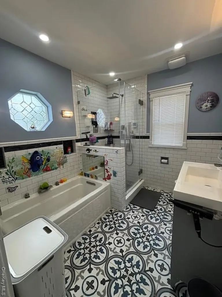 456 Macatee Place Mineola NY 11501
