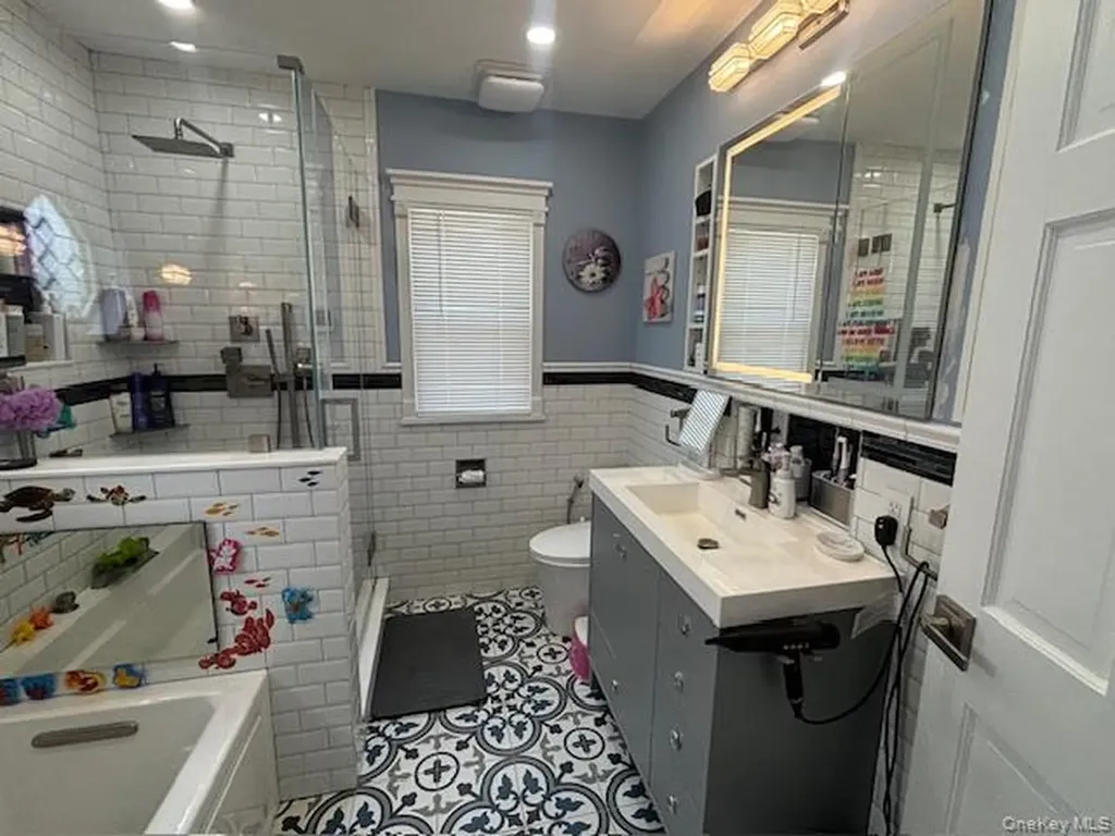 456 Macatee Place Mineola NY 11501