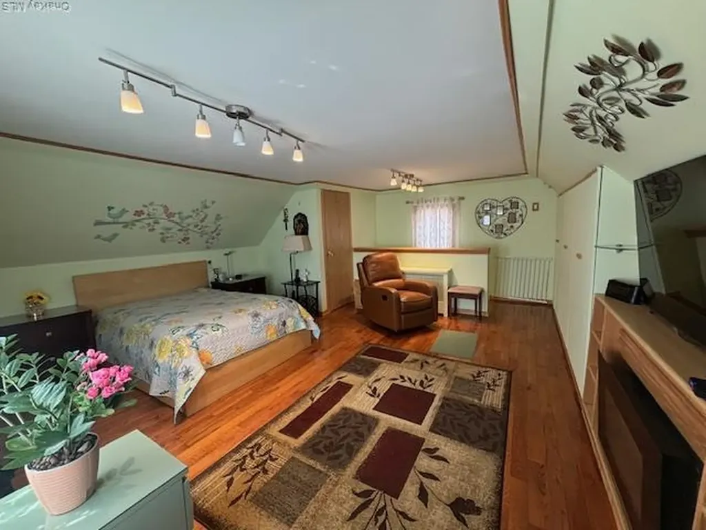456 Macatee Place Mineola NY 11501