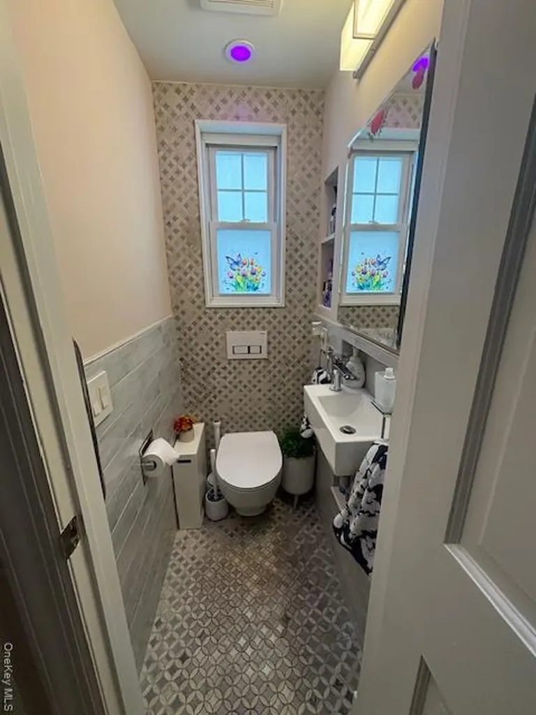 456 Macatee Place Mineola NY 11501