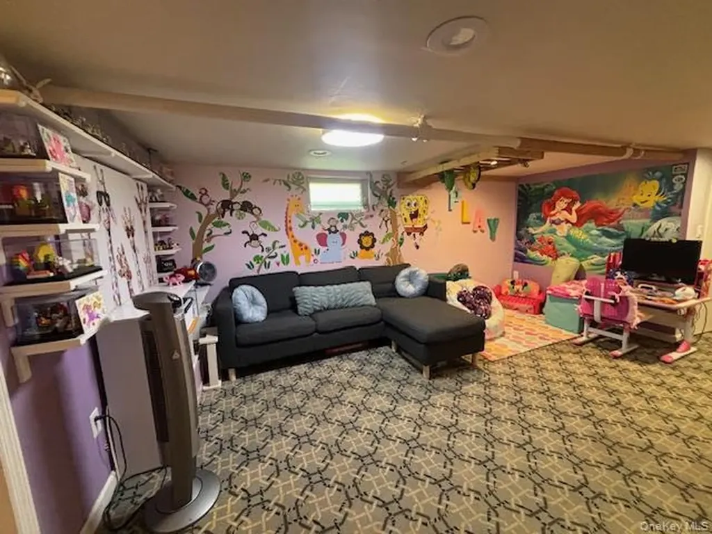 456 Macatee Place Mineola NY 11501