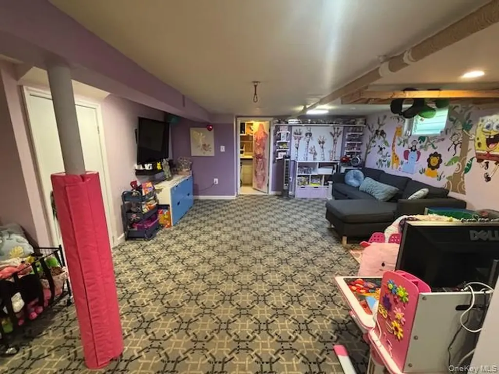 456 Macatee Place Mineola NY 11501