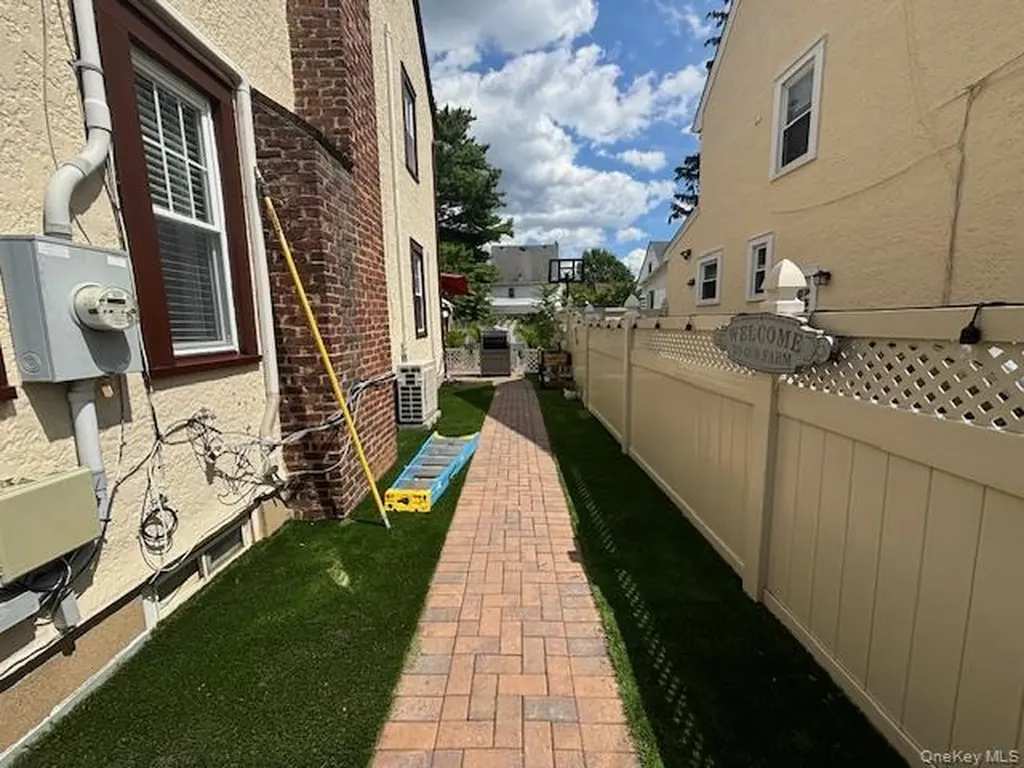 456 Macatee Place Mineola NY 11501
