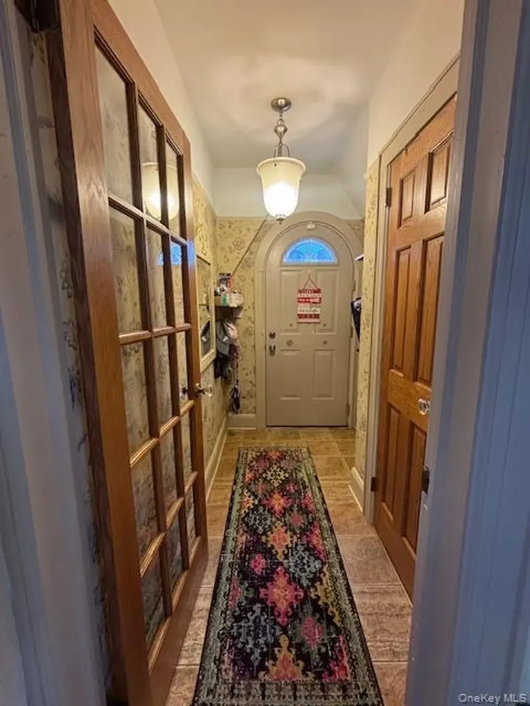 456 Macatee Place Mineola NY 11501