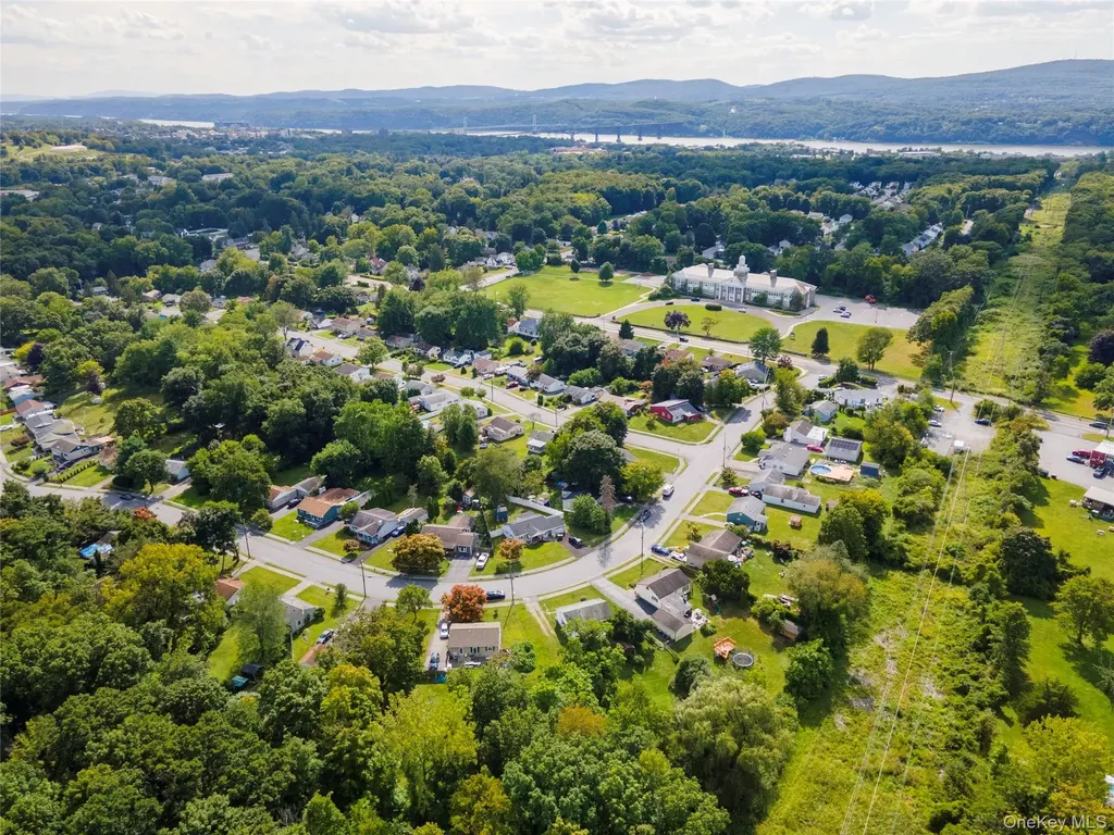 52 Van Wyck Drive Poughkeepsie NY 12601