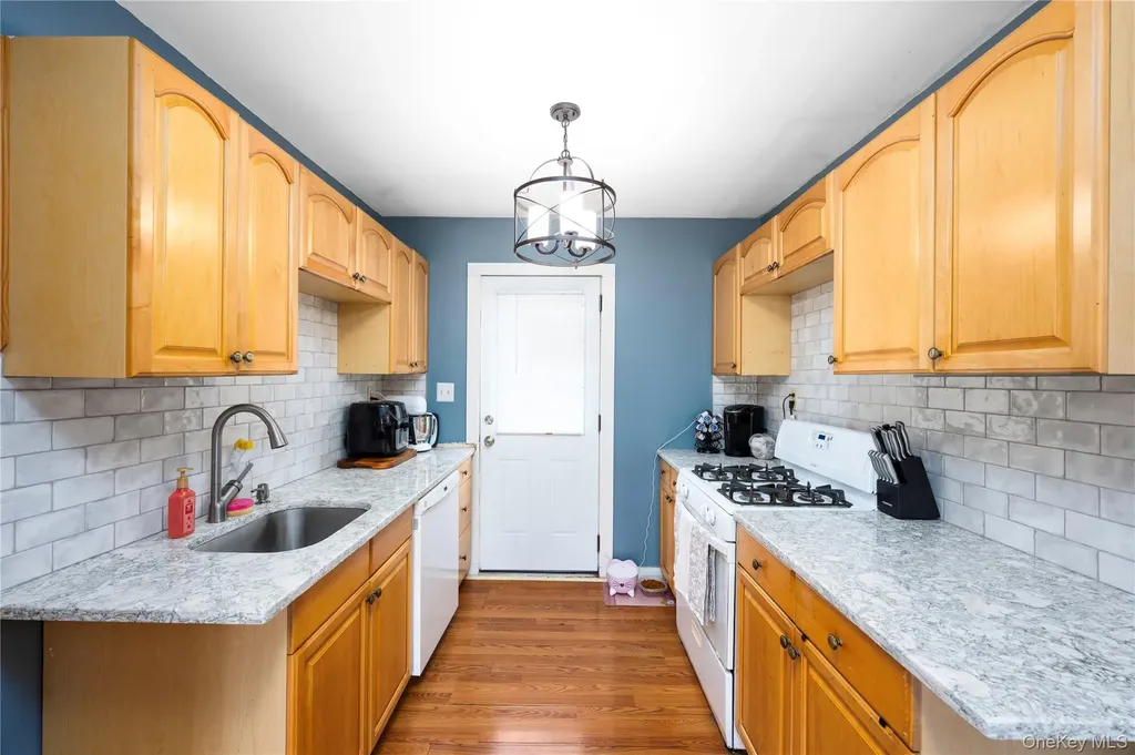 52 Van Wyck Drive Poughkeepsie NY 12601