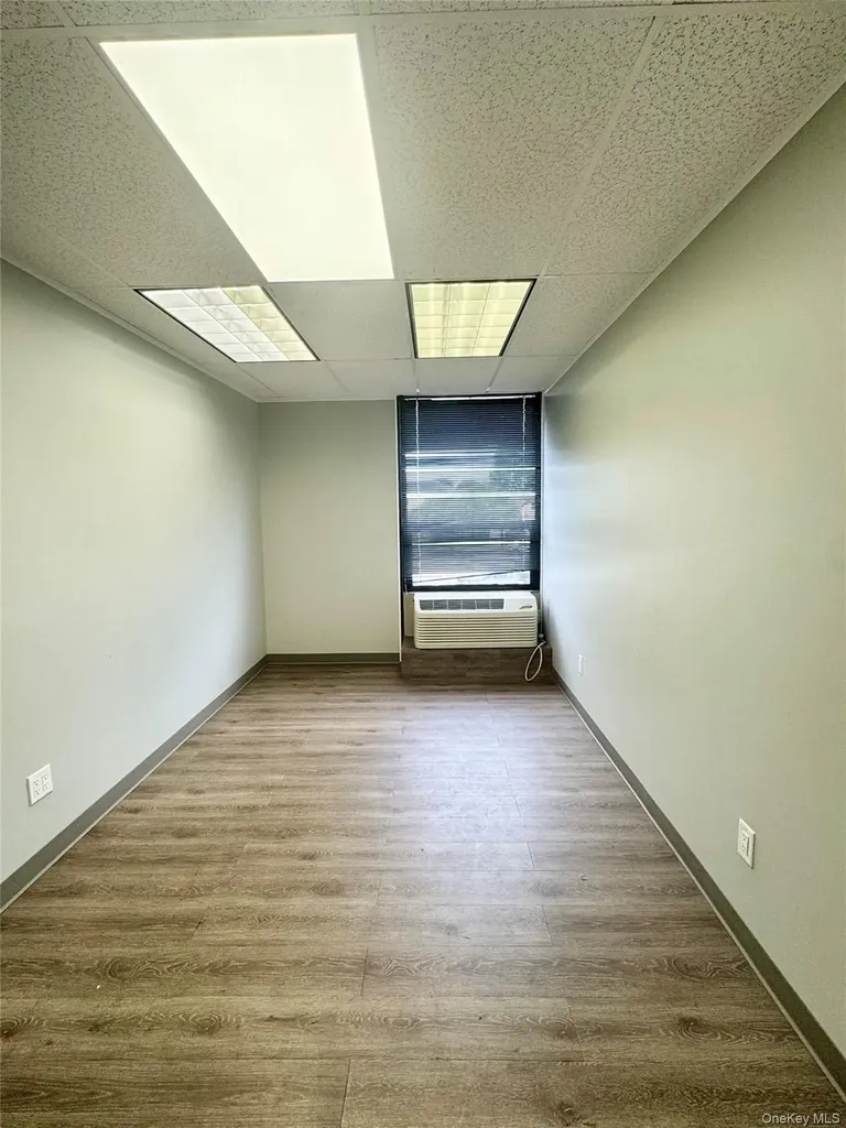 1040 Hempstead Franklin Square NY 11010
