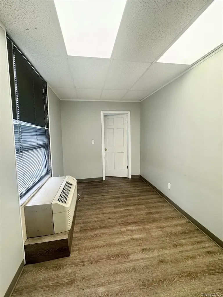 1040 Hempstead Franklin Square NY 11010
