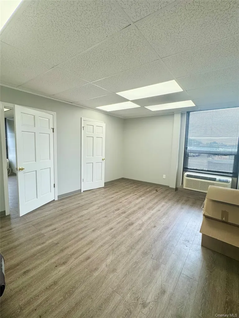 1040 Hempstead Franklin Square NY 11010