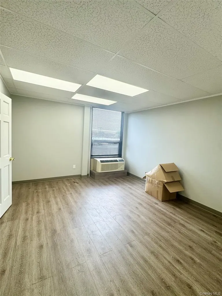 1040 Hempstead Franklin Square NY 11010