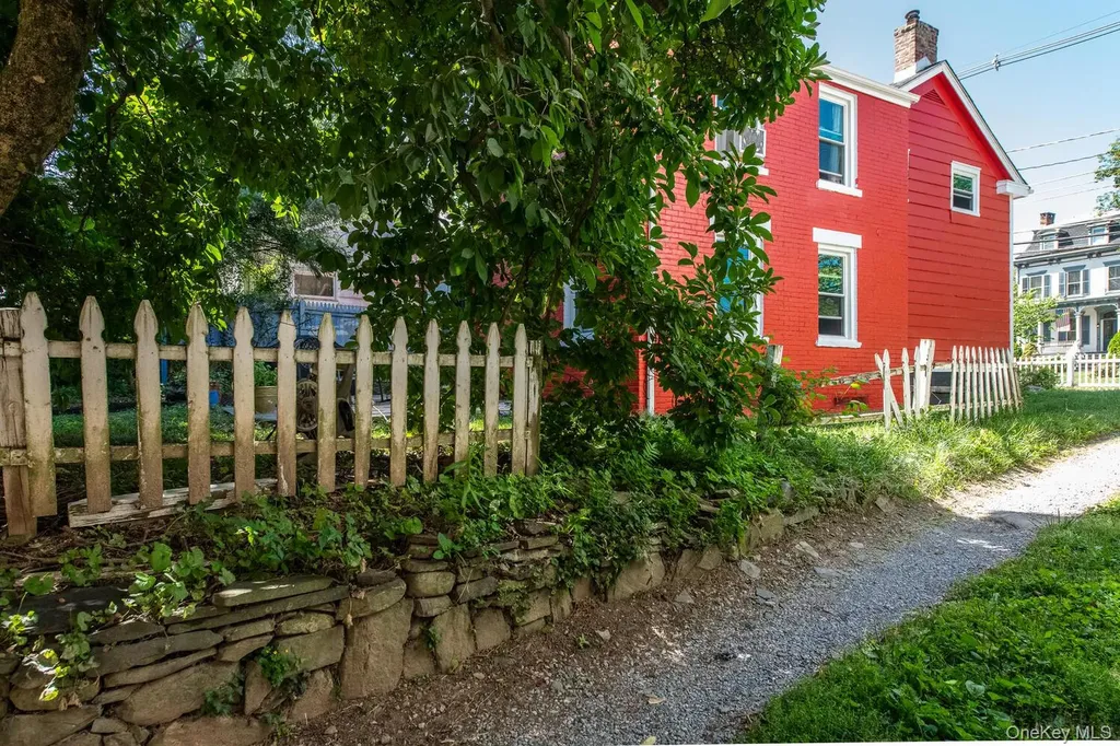 88 S Hamilton Street Poughkeepsie NY 12601