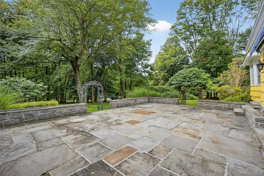 27 Orchard Hill Road Katonah NY 10536