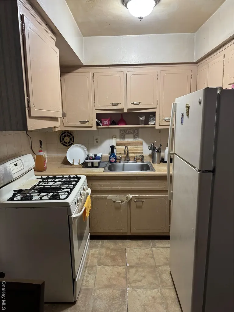1254 Rosedale Avenue Bronx NY 10472