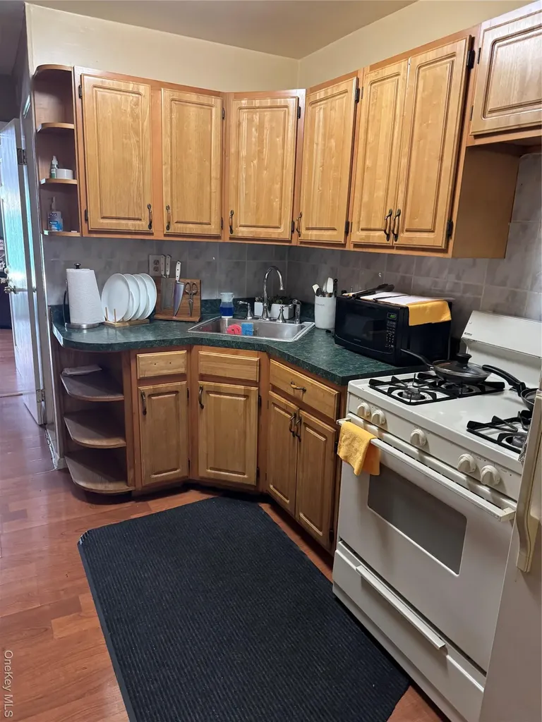 1254 Rosedale Avenue Bronx NY 10472