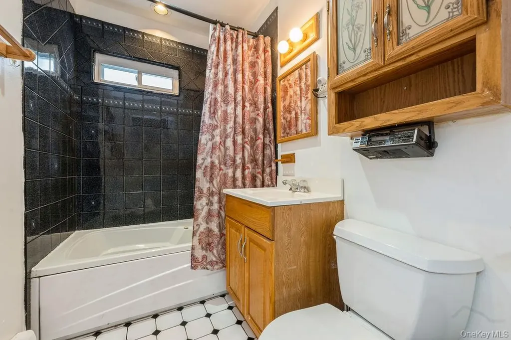 44 Rock Lane Levittown NY 11756