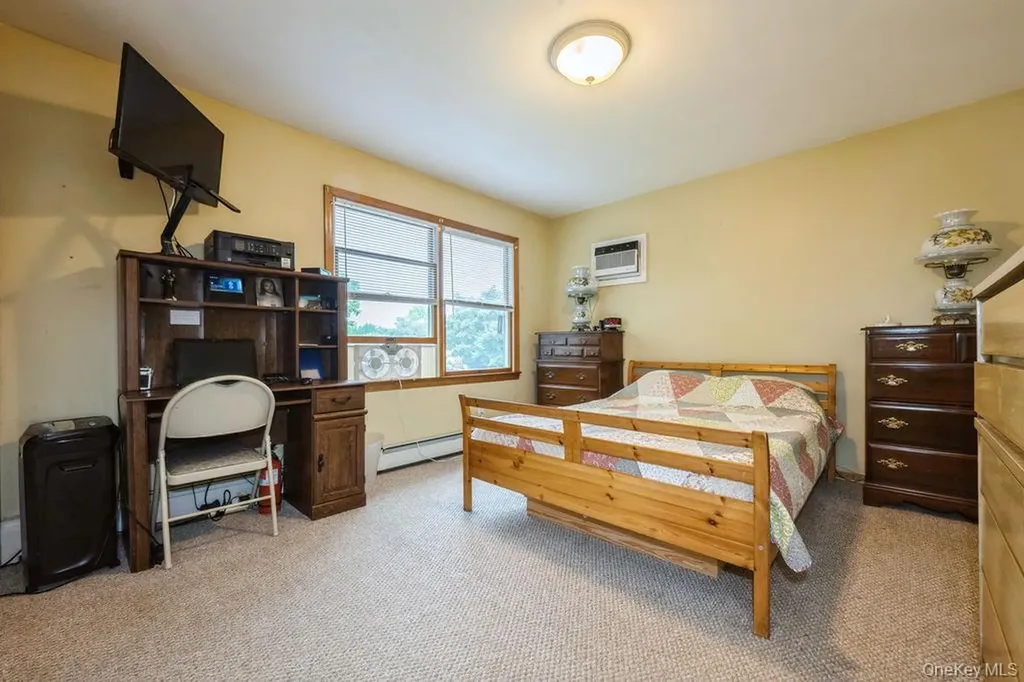 44 Rock Lane Levittown NY 11756
